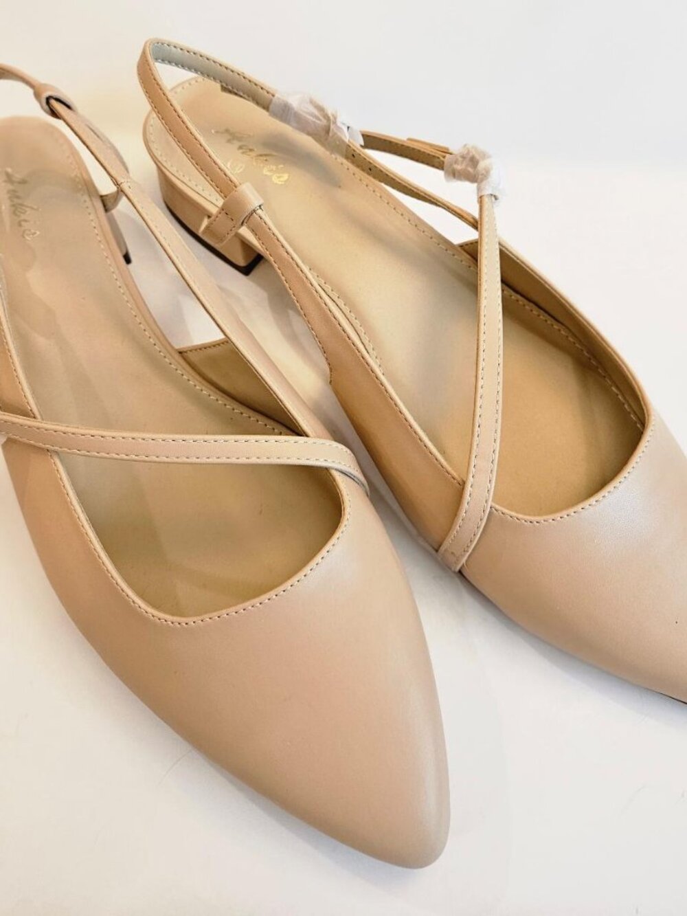 Anki's beige 1 inch heels, closed toe sandals w/ ankle straps. Brand new. S=11